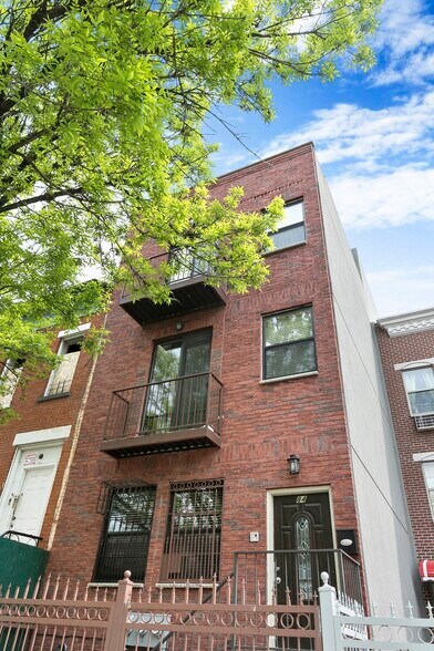 More Photos Of 86 Macdougal St, Brooklyn Apartments For Sale
