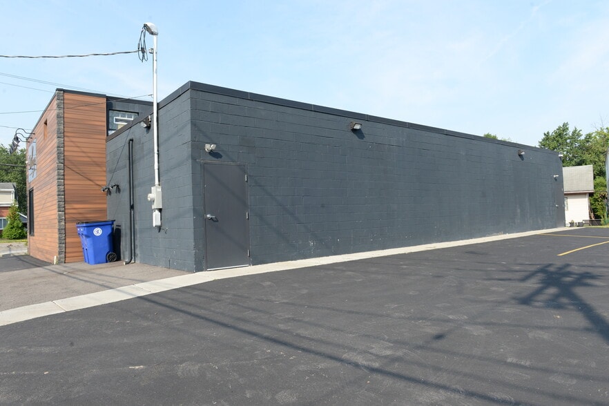 More Photos Of 1815 Eggert Rd, Buffalo Storefront For Sale