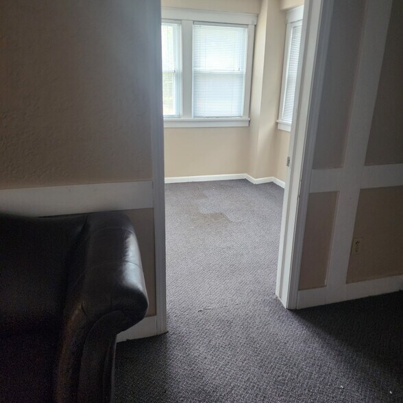 More Photos Of 401 N Spring St, Independence Apartments For Sale