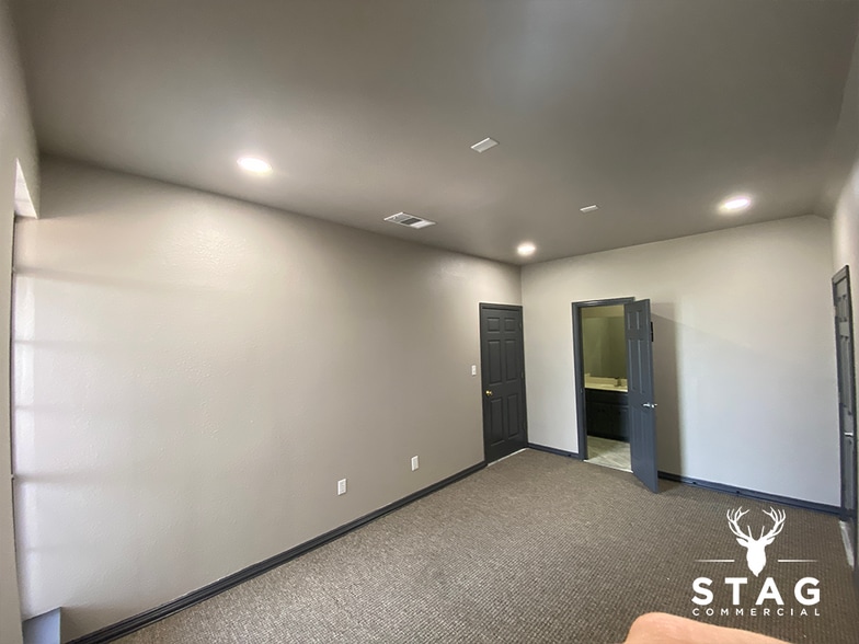 More Photos Of 525 S Carroll Blvd, Denton Office Residential For Lease