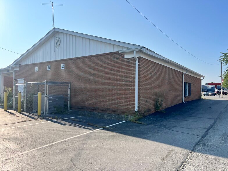 More Photos Of 125 Jefferson St, Greenfield Bank For Sale