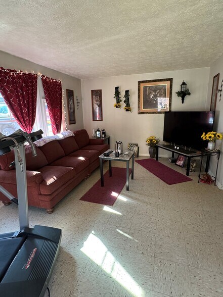 More Photos Of 509 Last Resort Ct, Cumberland Multifamily For Sale