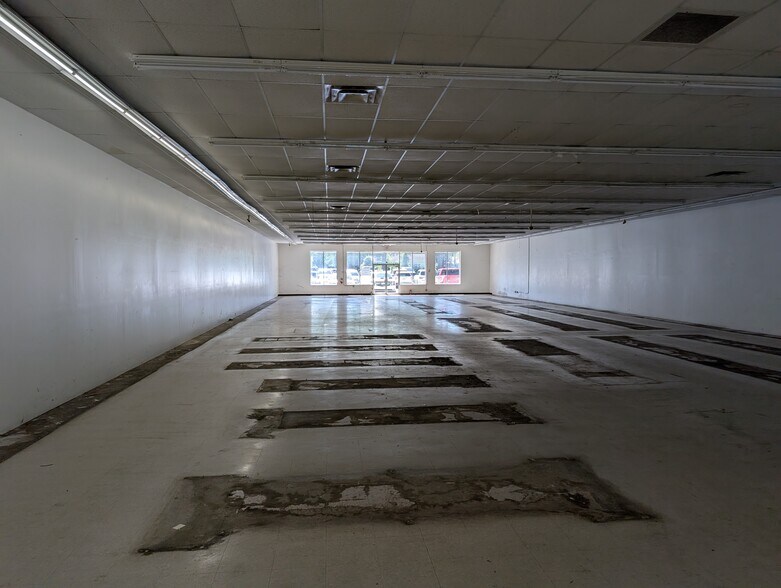 More Photos Of 713 S Davis St, Nashville Storefront For Lease