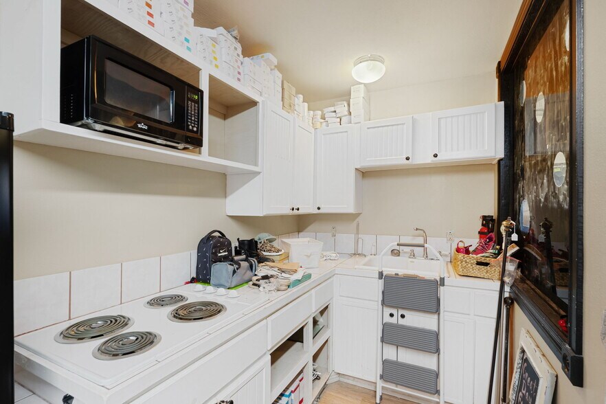 More Photos Of 1225 W Center St, Greenwood Office For Sale