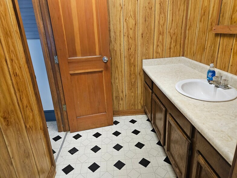 More Photos Of 985 White Oak Rd, Fredericksburg Specialty For Sale