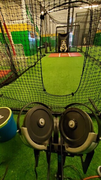 More Photos Of 2290 Alahao Pl, Honolulu Warehouse For Lease