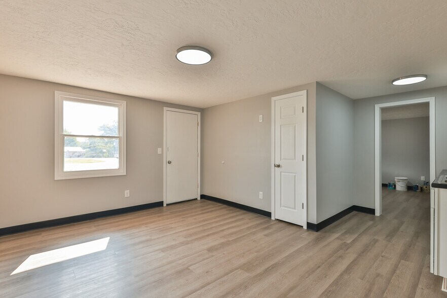 More Photos Of 551 Elm St, Martin Hotel For Sale