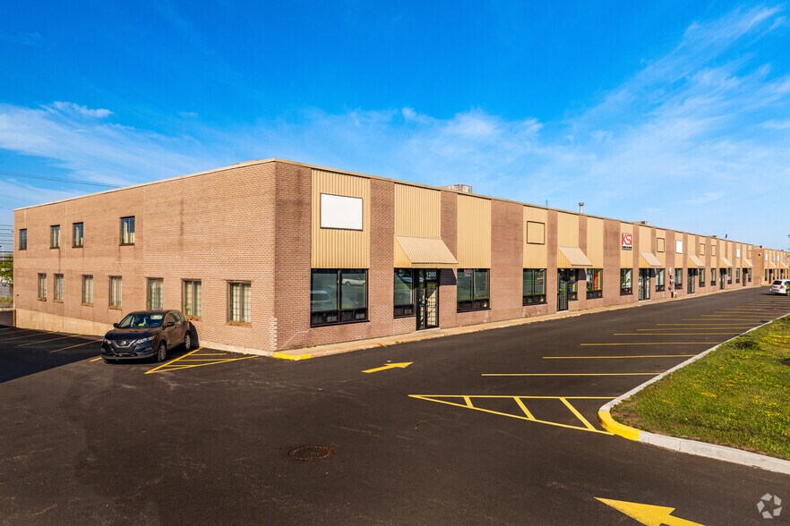 More Photos Of 1100-1190 Rue Bégin, Saint-Laurent Warehouse For Lease