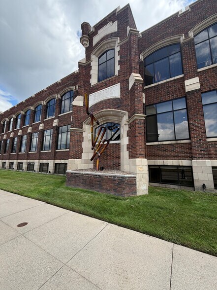 More Photos Of 333 W 7th St, Royal Oak Office For Lease