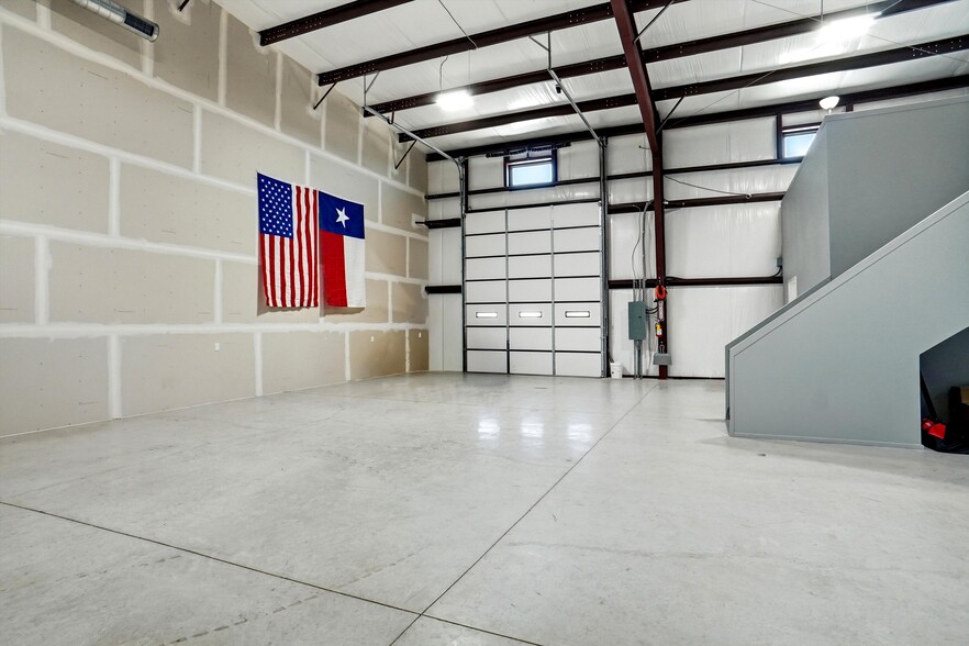 More Photos Of 13053 Harmon Rd, Fort Worth Warehouse For Sale