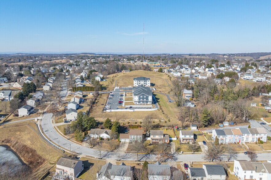 More Photos Of 41 Wttr Ln, Westminster Apartments For Sale