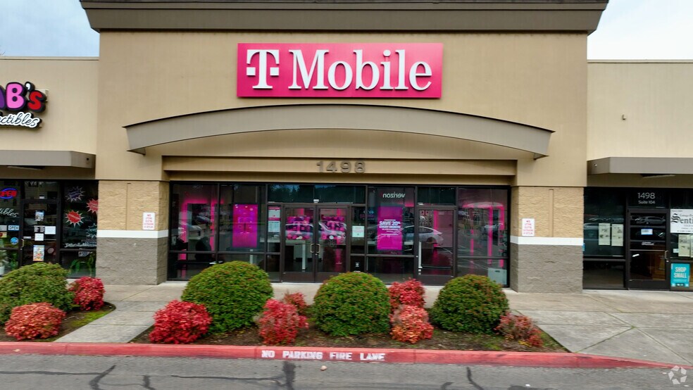 More Photos Of 1498 E Main St, Cottage Grove Storefront For Sale