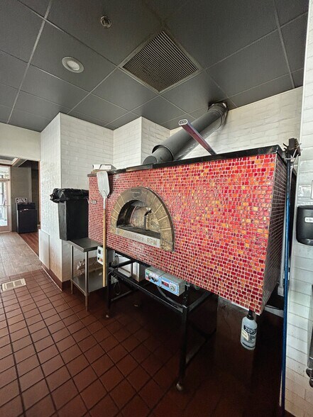 More Photos Of 515 Roosevelt Rd, Glen Ellyn General Retail For Sale