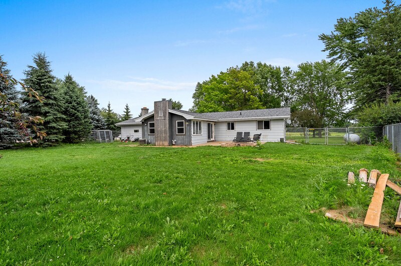 More Photos Of N5367 Mayflower Rd, Shiocton Office For Sale