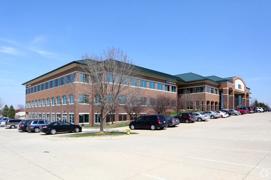 More Photos Of 6600 Westown Pky, West Des Moines Medical For Lease