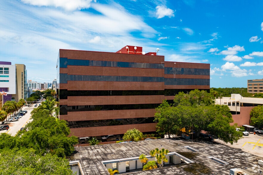 More Photos Of 2033 Main St, Sarasota Office For Lease