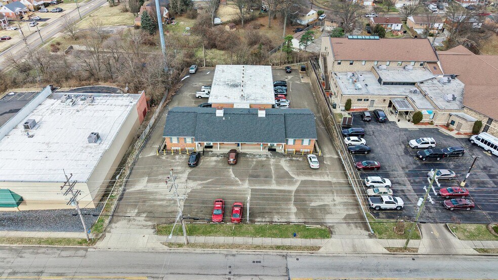 More Photos Of 1172 W Galbraith Rd, Cincinnati Office For Sale