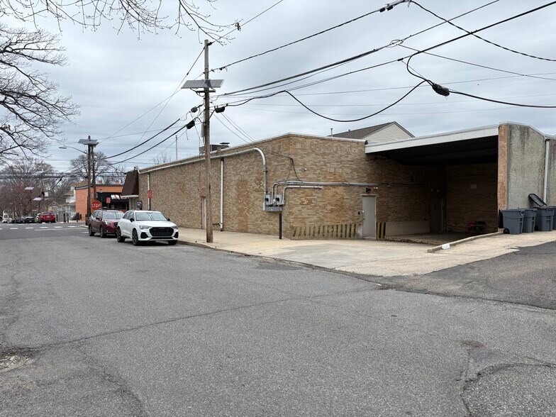 More Photos Of 124 W Merchant St, Audubon Medical For Sale