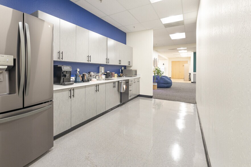 More Photos Of 30780 Santana St, Hayward Research And Development For Lease