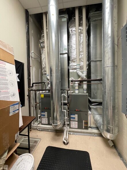 More Photos Of 84 N Plank Rd, Newburgh Storefront For Lease