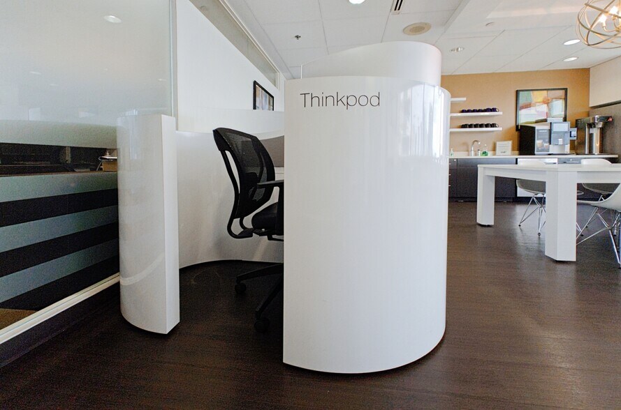 More Photos Of 90 Burnhamthorpe Rd W, Mississauga Coworking Space