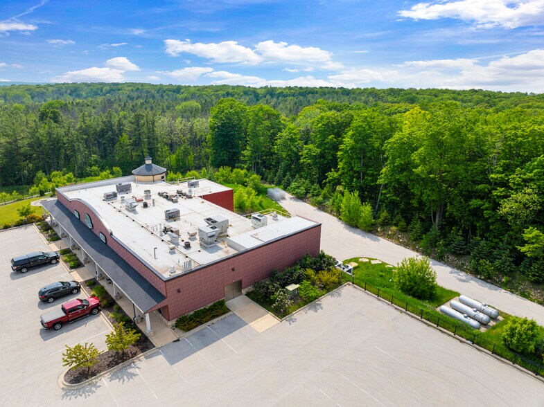 More Photos Of 8103 WI-42 Hwy, Egg Harbor General Retail For Sale