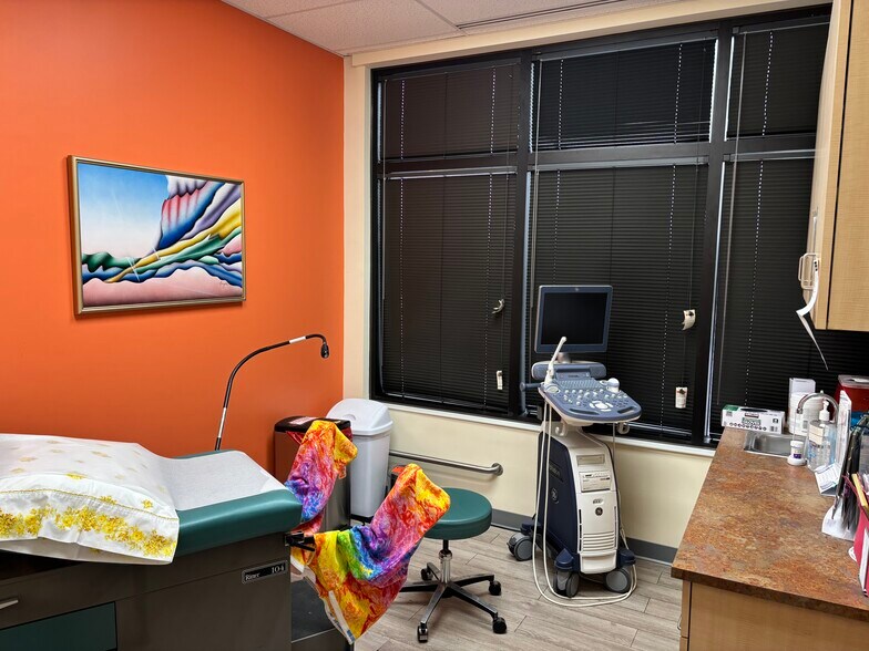 More Photos Of 1860 Town Center Dr, Reston Medical For Lease