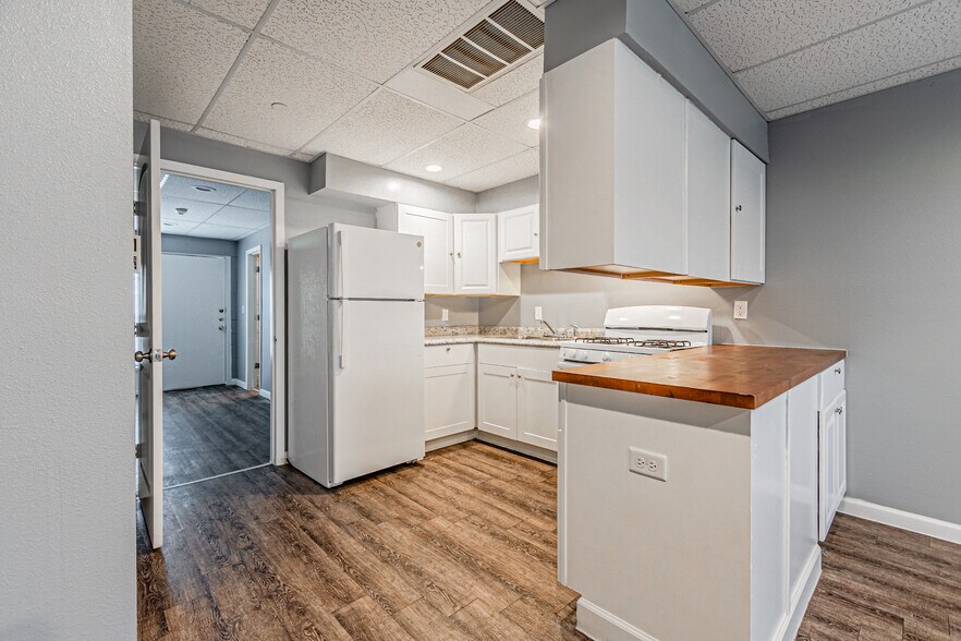 More Photos Of 450 E Hurst Blvd, Hurst Apartments For Sale