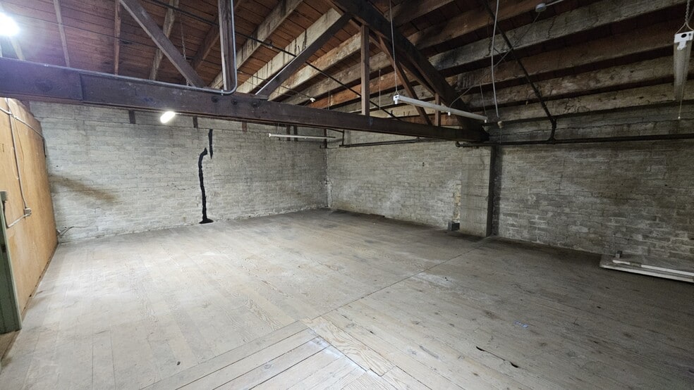 More Photos Of 735 Commerce Ave, Longview Industrial For Lease