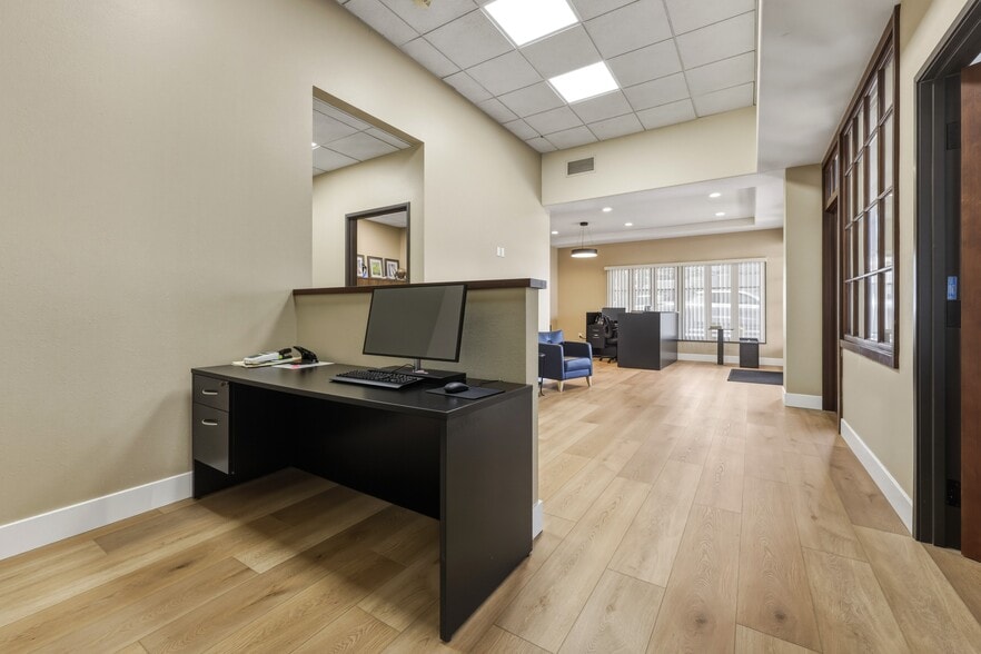 More Photos Of 1075 Rosecrans St, San Diego Bank For Sale