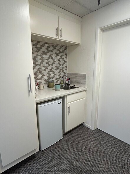 More Photos Of 335 Spreckels Dr, Aptos Office For Lease