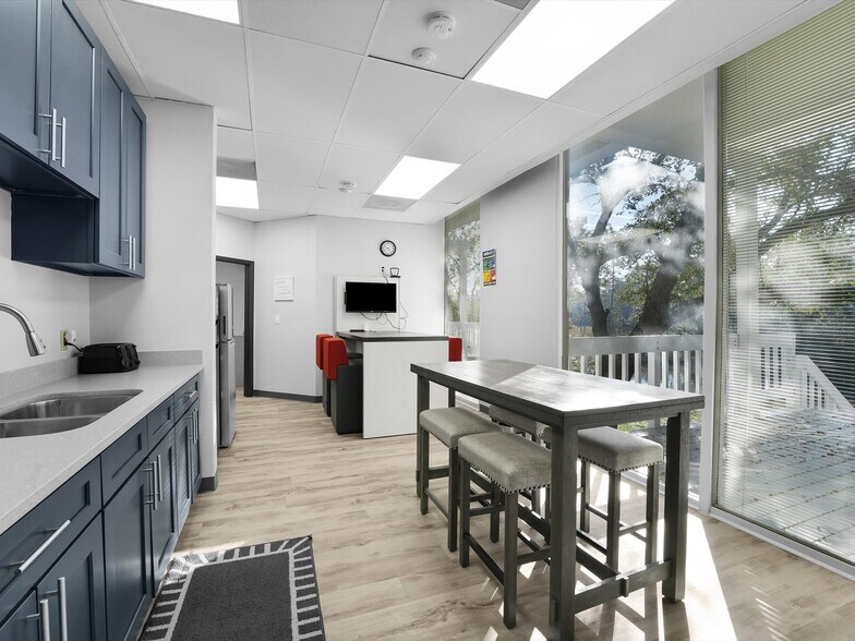 More Photos Of 4160 Woodcock Dr, Jacksonville Unknown For Lease