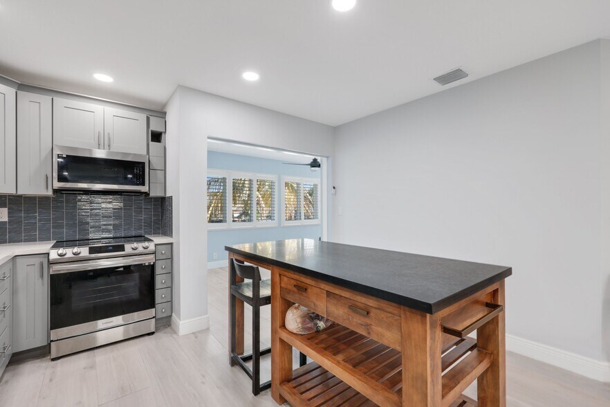 More Photos Of 830 SE 22nd Ave, Pompano Beach Apartments For Sale