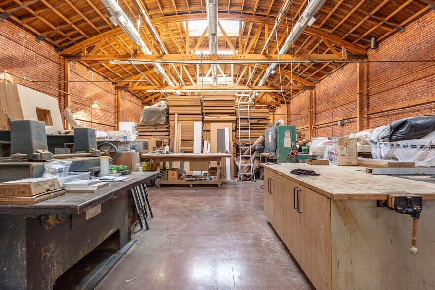 More Photos Of 4621 W Washington Blvd, Los Angeles Warehouse For Lease