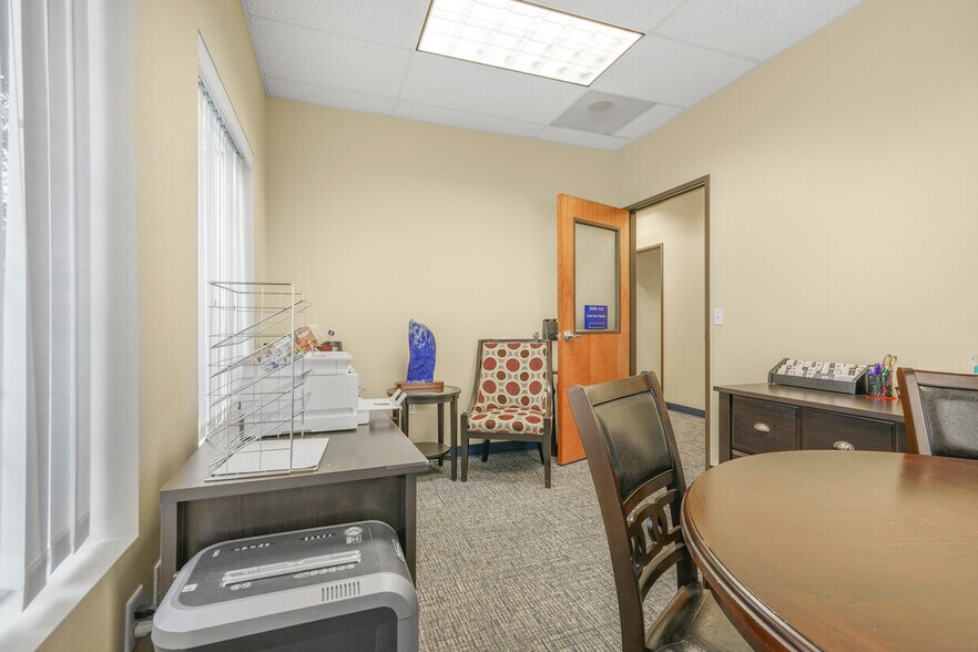 More Photos Of 9407 NE Vancouver Mall Dr, Vancouver Medical For Sale