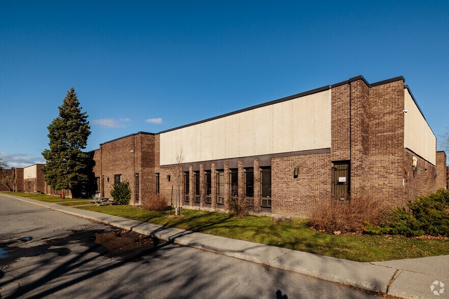 More Photos Of 227 Boul Brunswick, Pointe-claire Warehouse For Lease