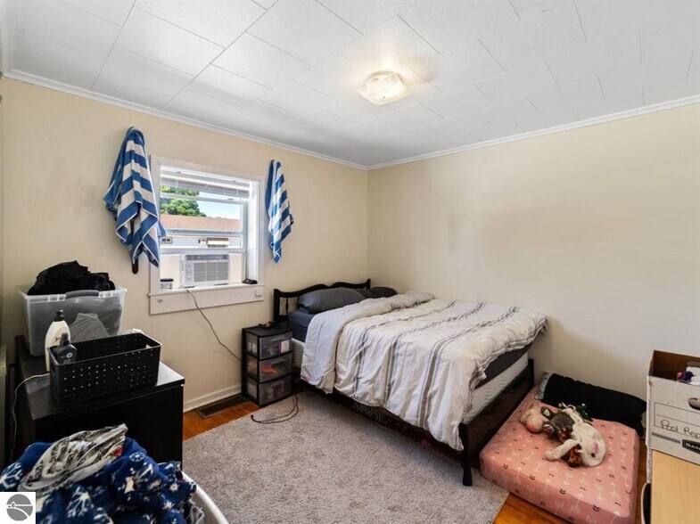 More Photos Of 180 S Benzie Blvd, Beulah Storefront Retail Office For Sale