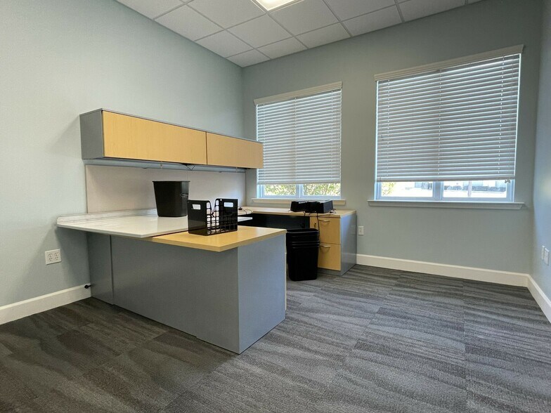 More Photos Of 1701 NW 80th Blvd, Gainesville Office For Sale