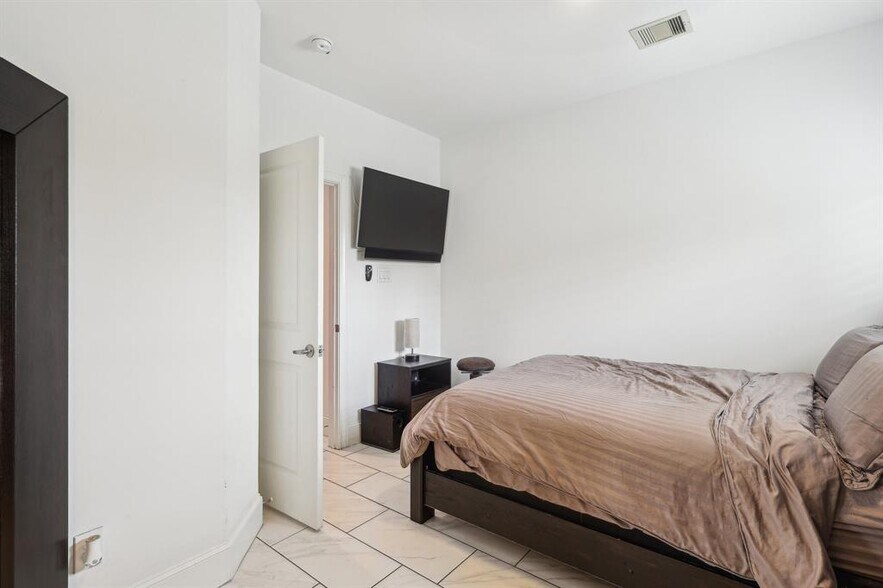 More Photos Of 3912 Ennis St, Houston Specialty For Sale