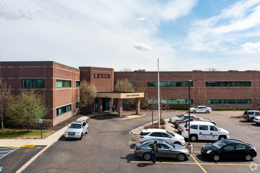 Primary Photo Of 44200 Woodward Ave, Pontiac Medical For Sale