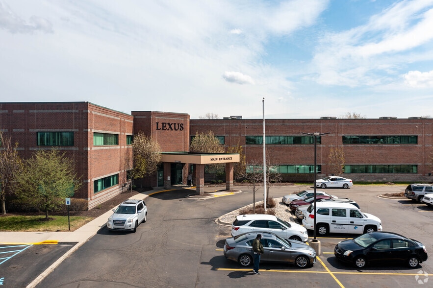 Primary Photo Of 44200 Woodward Ave, Pontiac Medical For Sale