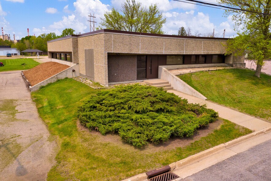 More Photos Of 1431 N 2nd St, Wisconsin Rapids Office For Sale