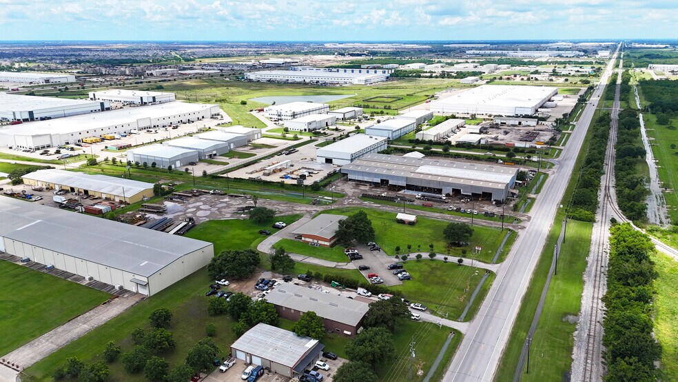 More Photos Of 27921 Highway Blvd, Katy Warehouse For Sale