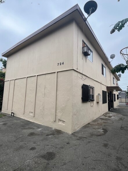 More Photos Of 724 E 32nd St, Los Angeles Apartments For Sale