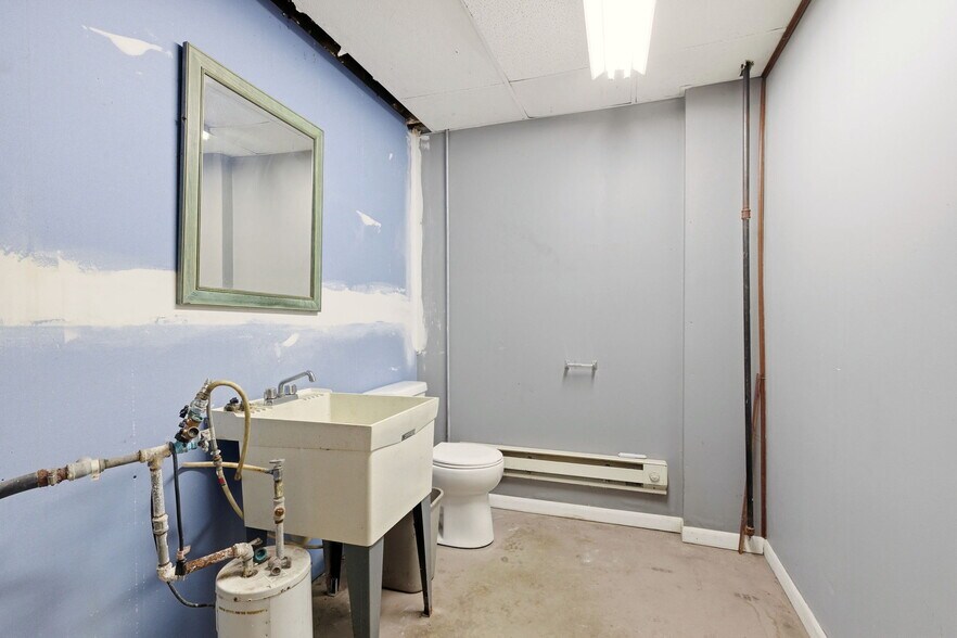 More Photos Of 347 E French St, Braidwood Warehouse For Sale