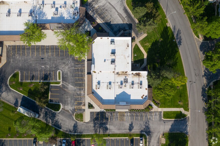 More Photos Of 12122-12136 State Line Rd, Leawood Freestanding For Lease