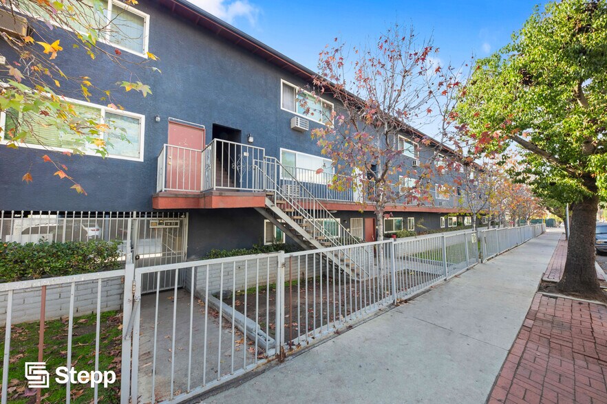 More Photos Of 2202-2208 Michigan Ave, Los Angeles Apartments For Sale