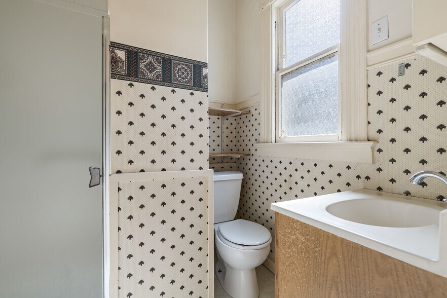 More Photos Of 102 Hamilton Pl, Oakland Multifamily For Sale