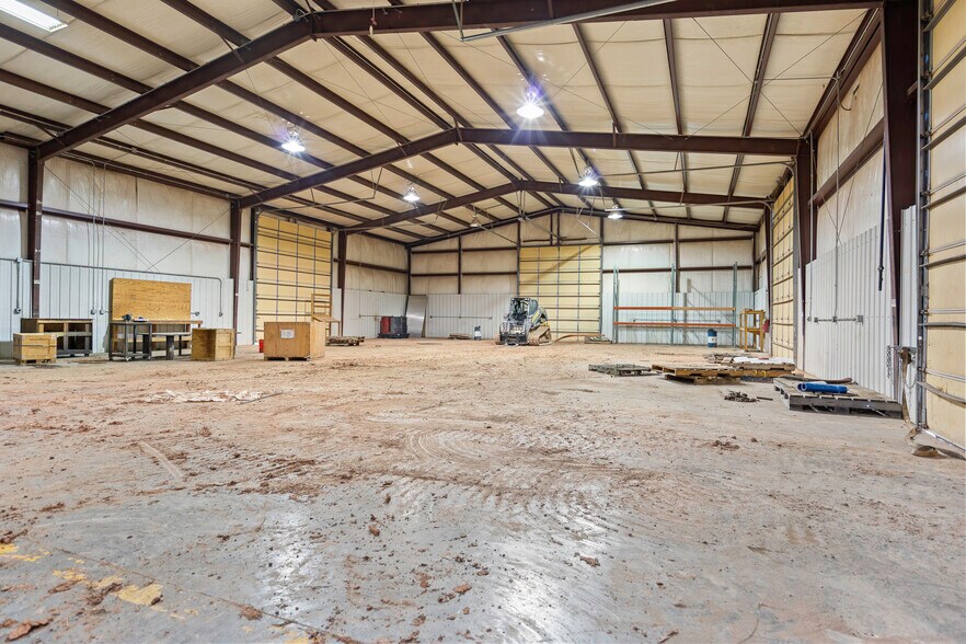 More Photos Of 10910 N County Road 3010, Lindsay Warehouse For Sale