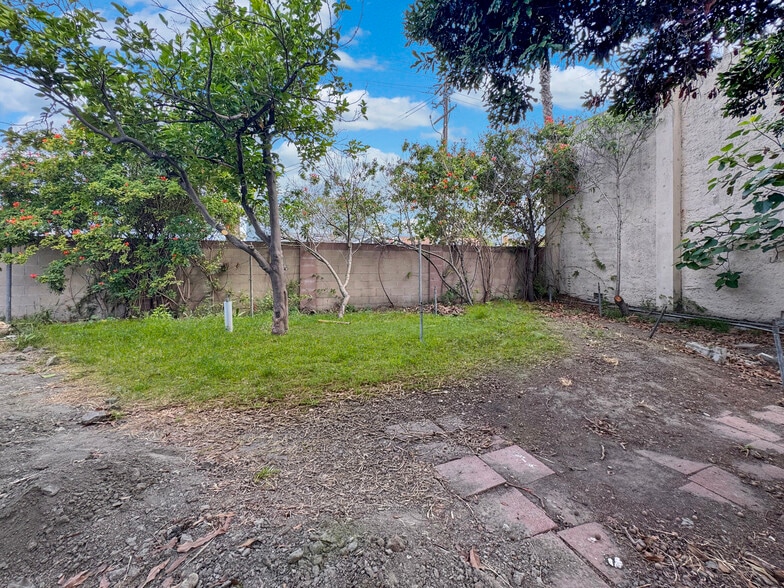 More Photos Of 7736 Sugar Dr, Huntington Beach Apartments For Sale